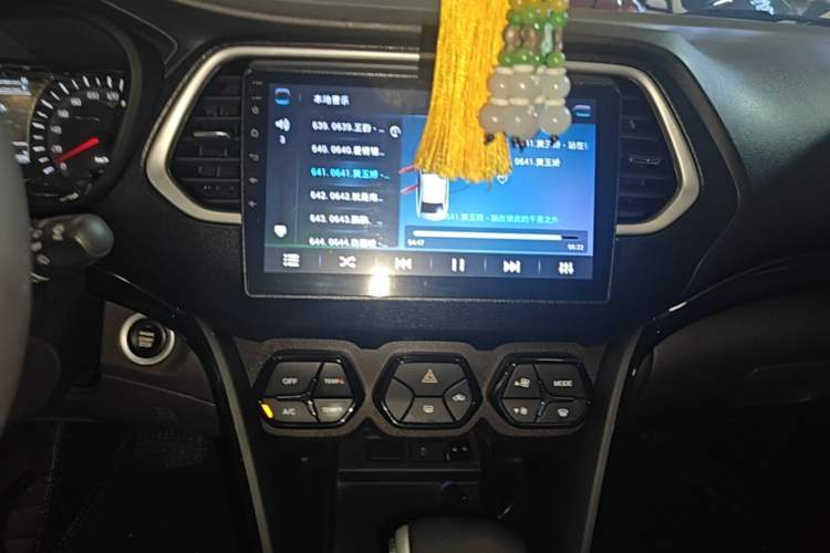 Used GAC Trumpchi GS4 2017 235T Automatic Two-Wheel Drive Elite Edition Audio And AC Panel