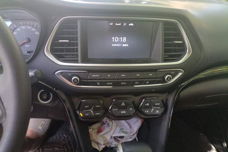 Used GAC Trumpchi GS4 2017 235T Automatic Two-Wheel Drive Luxury Smart Connectivity Version Audio And AC Panel