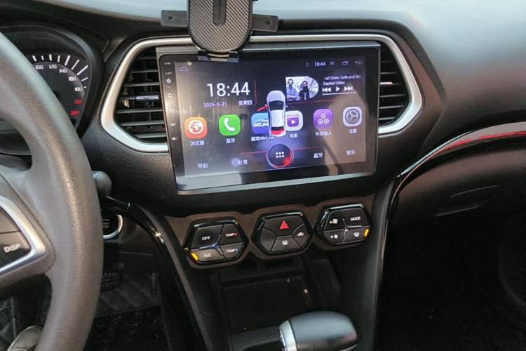 Used GAC Trumpchi GS4 2017 235T G-DCT Two-Wheel Drive Elite Edition Audio And AC Panel