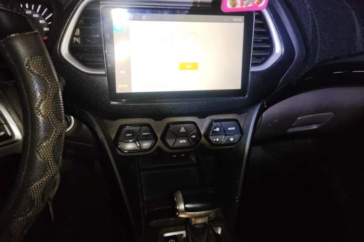 Used GAC Trumpchi GS4 2017 235T G-DCT Two-Wheel Drive Luxury Edition Audio And AC Panel