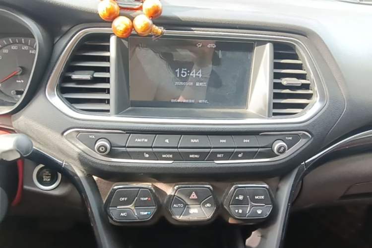 Used GAC Trumpchi GS4 2017 235T Automatic Two-Wheel Drive Luxury Smart Connectivity Version Audio And AC Panel