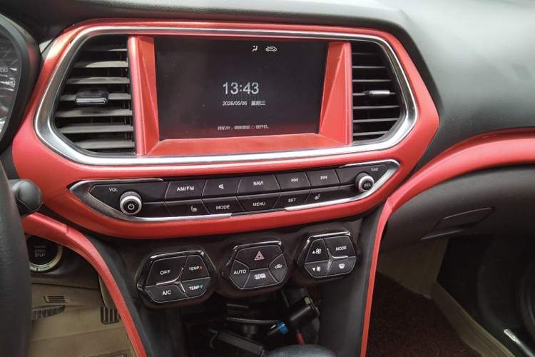 Used GAC Trumpchi GS4 2017 235T Automatic Two-Wheel Drive Luxury Smart Connectivity Version Audio And AC Panel
