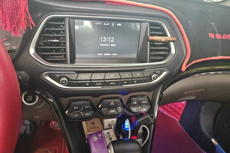 Used GAC Trumpchi GS4 2017 235T Automatic Two-Wheel Drive Luxury Smart Connectivity Version Audio And AC Panel