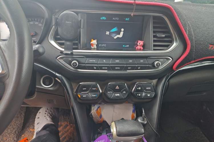 Used GAC Trumpchi GS4 2017 235T Automatic Two-Wheel Drive Luxury Smart Connectivity Version Audio And AC Panel