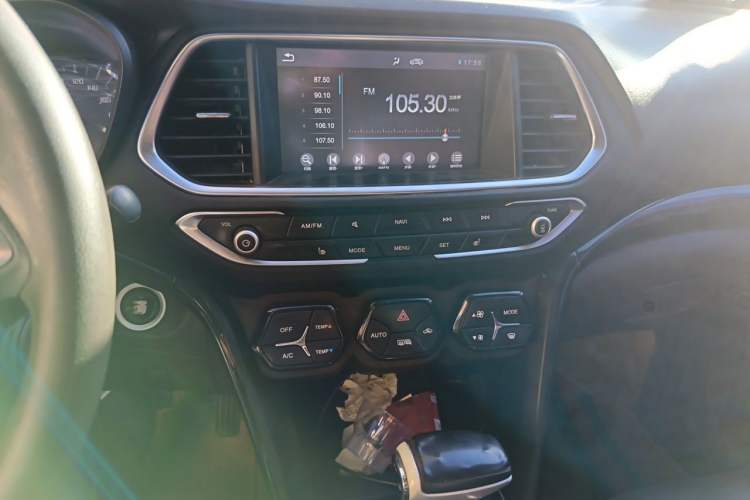 Used GAC Trumpchi GS4 2017 235T Automatic Two-Wheel Drive Luxury Smart Connectivity Version Audio And AC Panel