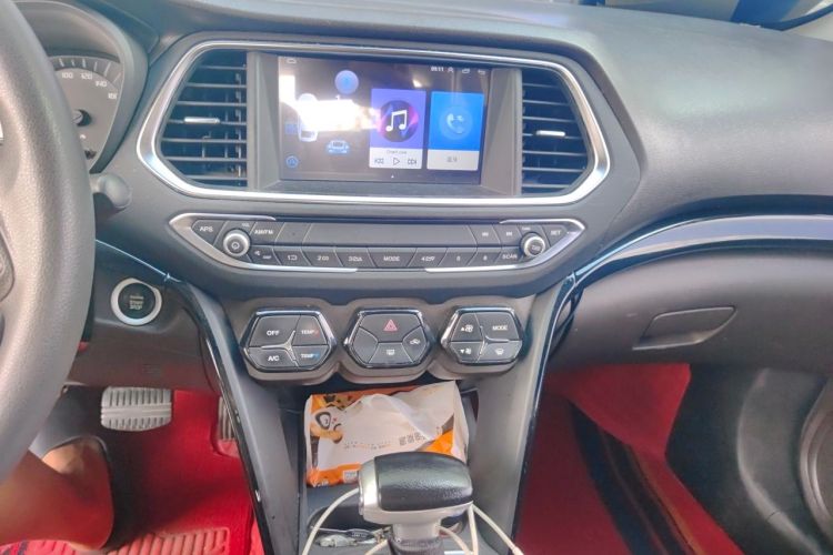 Used GAC Trumpchi GS4 2017 235T G-DCT Two-Wheel Drive Elite Edition Audio And AC Panel