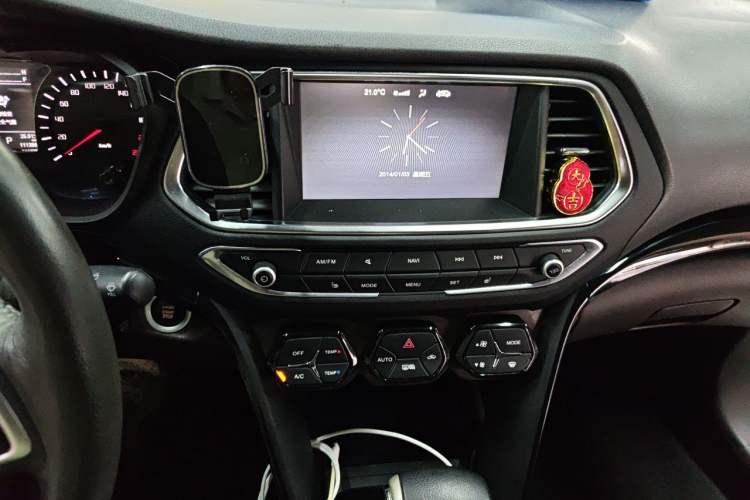 Used GAC Trumpchi GS4 2017 235T Automatic Two-Wheel Drive Luxury Smart Connectivity Version Audio And AC Panel