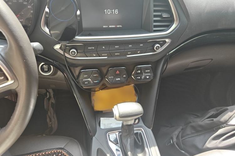 Used GAC Trumpchi GS4 2017 235T Automatic Two-Wheel Drive Luxury Smart Connectivity Version Audio And AC Panel