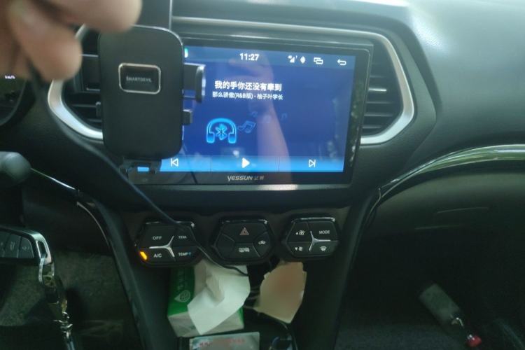 Used GAC Trumpchi GS4 2017 235T Manual Two-Wheel Drive Luxury Edition Audio And AC Panel