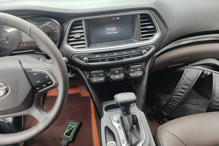 Used GAC Trumpchi GS4 2017 235T Automatic Two-Wheel Drive Luxury Smart Connectivity Version Audio And AC Panel
