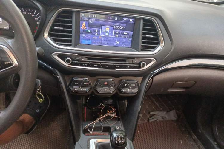 Used GAC Trumpchi GS4 2017 200T Manual Two-Wheel Drive Elite Edition Audio And AC Panel