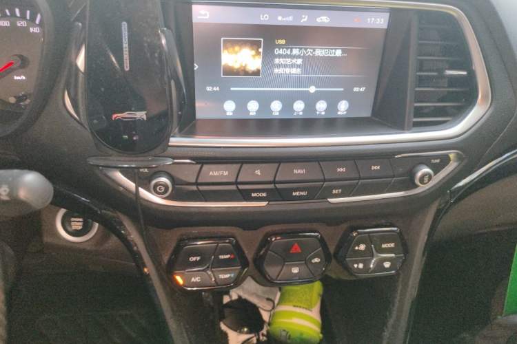 Used GAC Trumpchi GS4 2017 235T G-DCT Two-Wheel Drive Elite Edition Audio And AC Panel