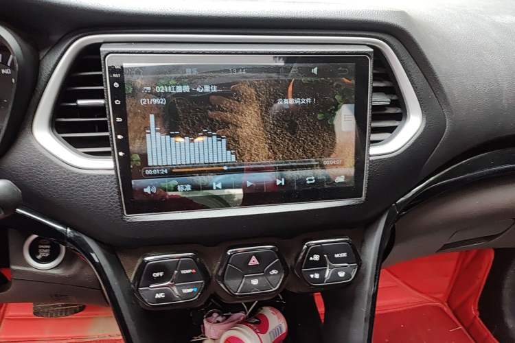 Used GAC Trumpchi GS4 2017 235T Automatic Two-Wheel Drive Elite Edition Audio And AC Panel