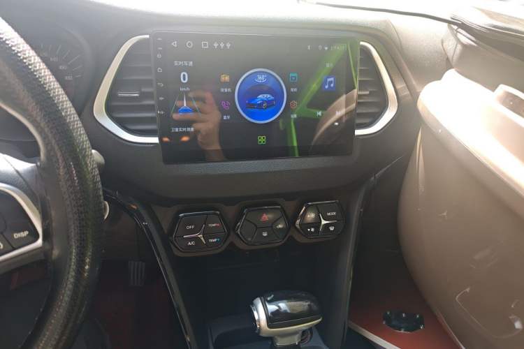 Used GAC Trumpchi GS4 2017 235T Automatic Two-Wheel Drive Elite Edition Audio And AC Panel