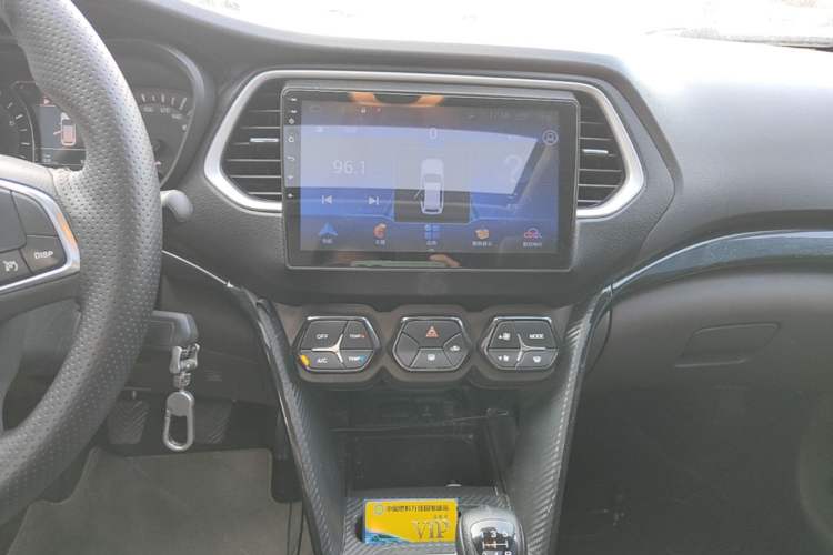 Used GAC Trumpchi GS4 2017 200T Manual Two-Wheel Drive Elite Edition Audio And AC Panel