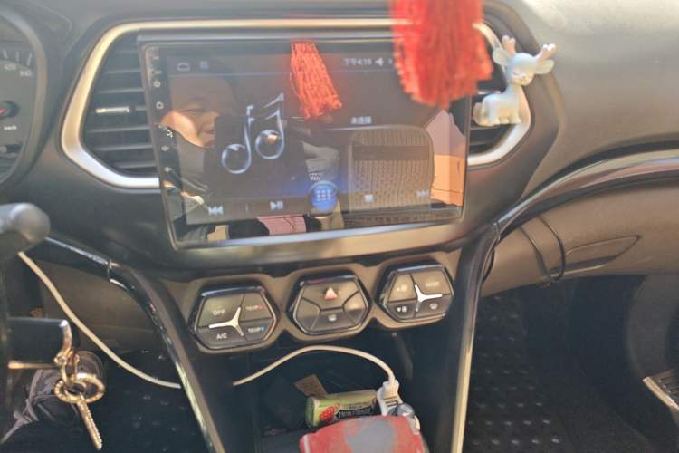 Used GAC Trumpchi GS4 2017 200T G-DCT Two-Wheel Drive Comfort Edition Audio And AC Panel