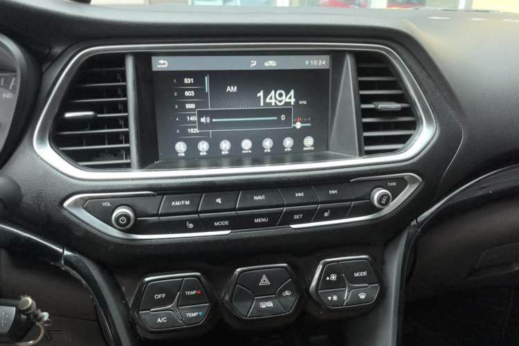 Used GAC Trumpchi GS4 2017 235T Manual Two-Wheel Drive Luxury Edition Audio And AC Panel