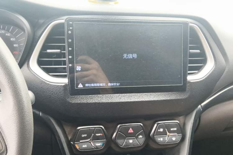 Used GAC Trumpchi GS4 2017 200T Manual Two-Wheel Drive Comfort Edition Audio And AC Panel