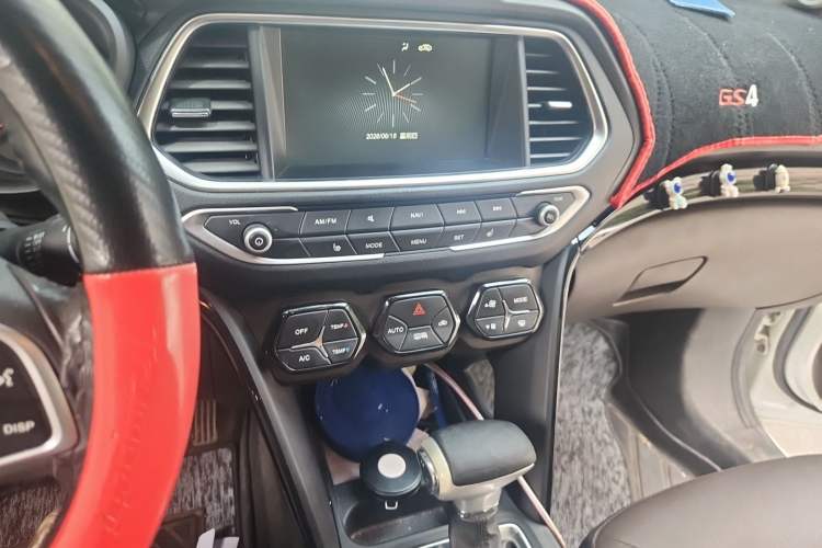 Used GAC Trumpchi GS4 2017 235T Automatic Two-Wheel Drive Luxury Smart Connectivity Version Audio And AC Panel