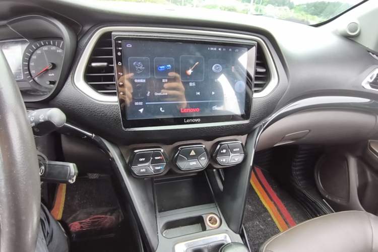 Used GAC Trumpchi GS4 2017 235T Manual Two-Wheel Drive Luxury Edition Audio And AC Panel