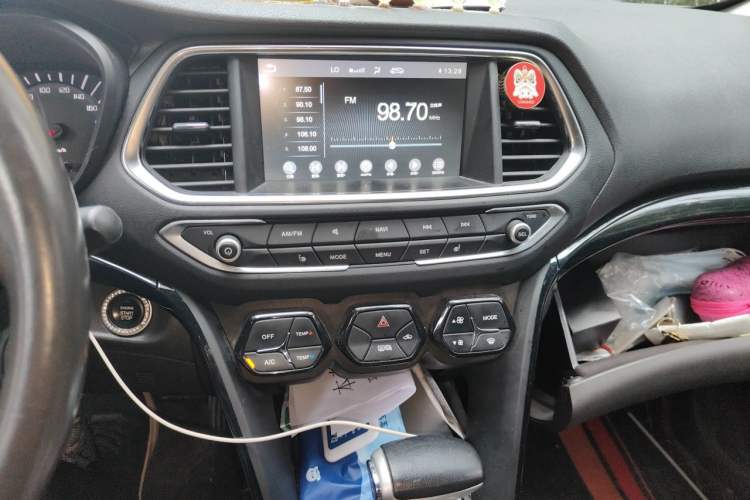 Used GAC Trumpchi GS4 2017 235T G-DCT Two-Wheel Drive Luxury Edition Audio And AC Panel
