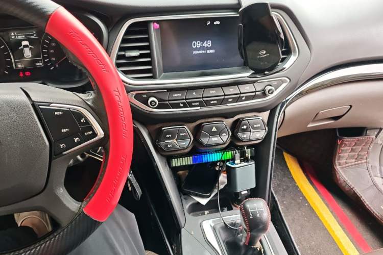 Used GAC Trumpchi GS4 2017 235T Manual Two-Wheel Drive Luxury Edition Audio And AC Panel