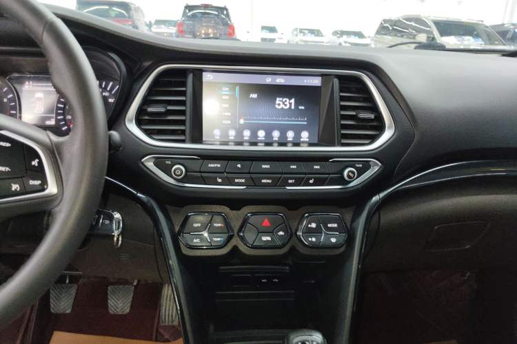 Used GAC Trumpchi GS4 2017 235T Manual Two-Wheel Drive Luxury Edition Audio And AC Panel