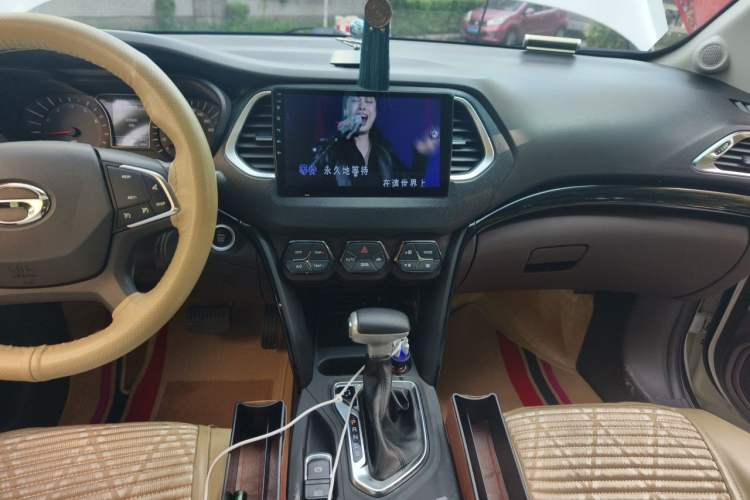 Used GAC Trumpchi GS4 2017 235T Automatic Two-Wheel Drive Luxury Smart Connectivity Version Audio And AC Panel