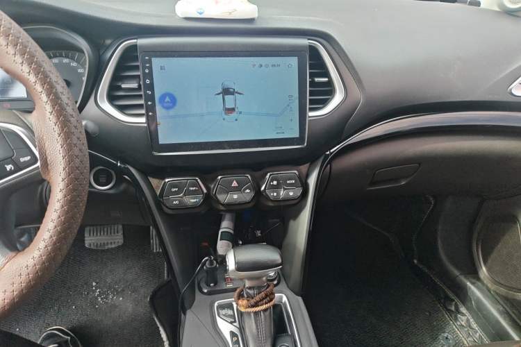 Used GAC Trumpchi GS4 2017 200T G-DCT Two-Wheel Drive Elite Edition Audio And AC Panel