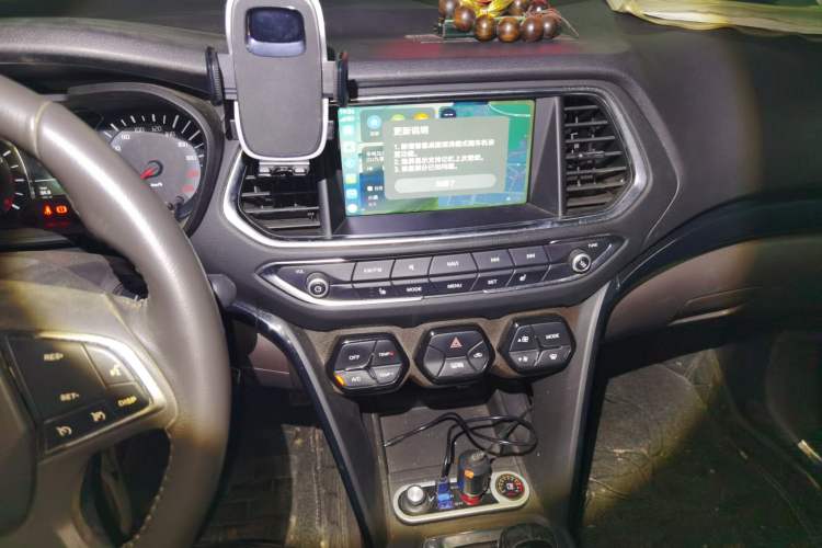 Used GAC Trumpchi GS4 2017 235T Manual Two-Wheel Drive Luxury Edition Audio And AC Panel