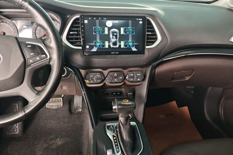 Used GAC Trumpchi GS4 2017 200T G-DCT Two-Wheel Drive Elite Edition Audio And AC Panel