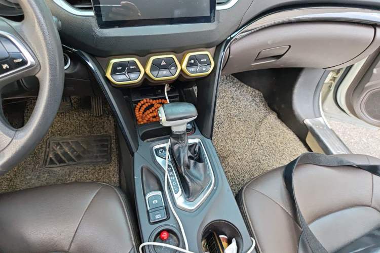 Used GAC Trumpchi GS4 2017 235T Automatic Two-Wheel Drive Elite Edition Audio And AC Panel