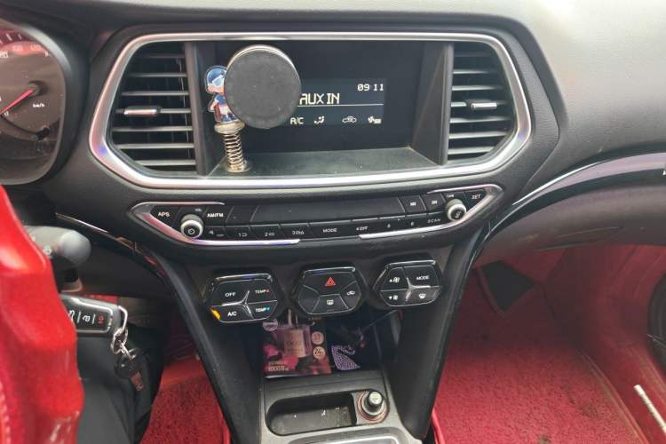 Used GAC Trumpchi GS4 2017 200T Manual Two-Wheel Drive Elite Edition Audio And AC Panel