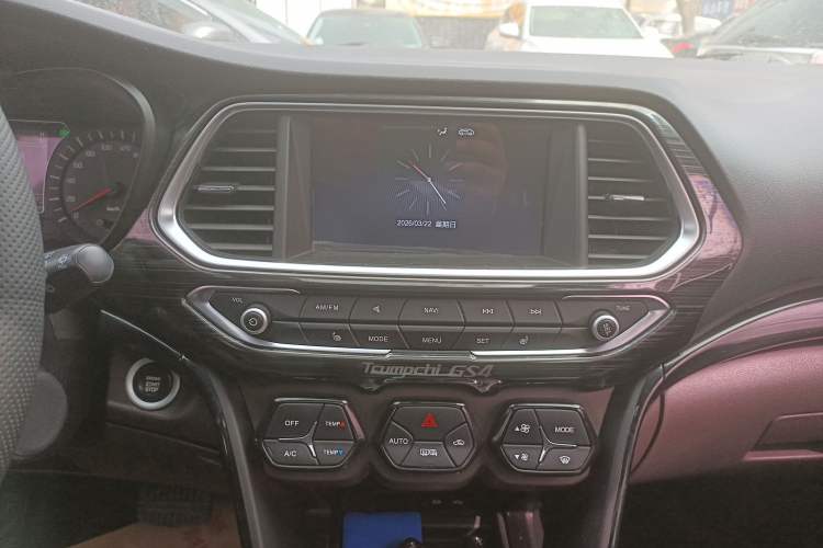 Used GAC Trumpchi GS4 2017 235T Automatic Two-Wheel Drive Luxury Smart Connectivity Version Audio And AC Panel