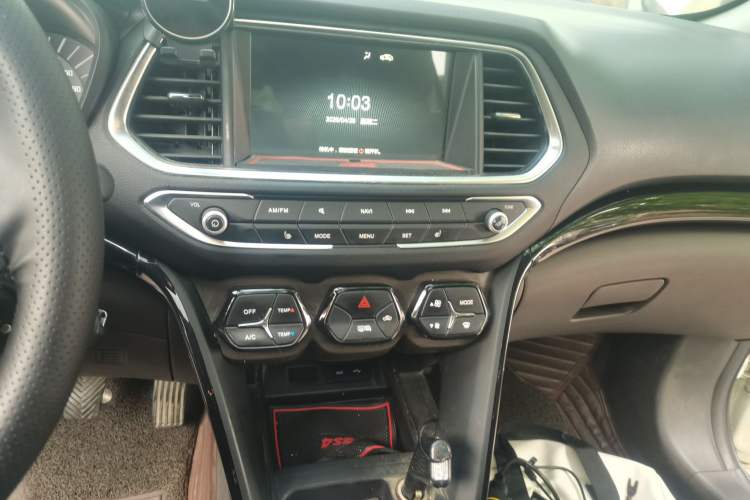 Used GAC Trumpchi GS4 2017 235T Manual Two-Wheel Drive Luxury Edition Audio And AC Panel