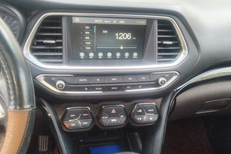 Used GAC Trumpchi GS4 2017 235T Automatic Two-Wheel Drive Luxury Smart Connectivity Version Audio And AC Panel