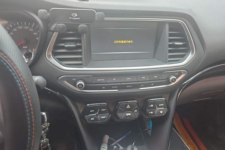 Used GAC Trumpchi GS4 2017 200T Manual Two-Wheel Drive Luxury Edition Audio And AC Panel