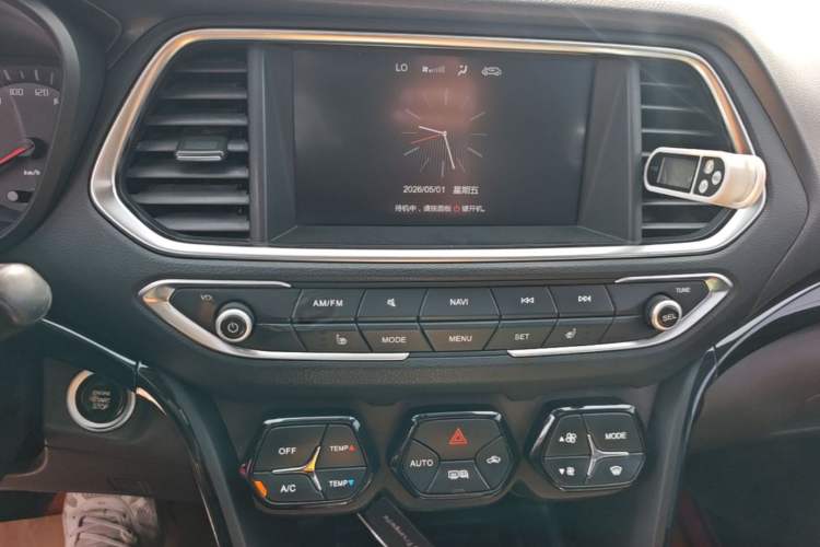 Used GAC Trumpchi GS4 2017 235T Automatic Two-Wheel Drive Luxury Smart Connectivity Version Audio And AC Panel