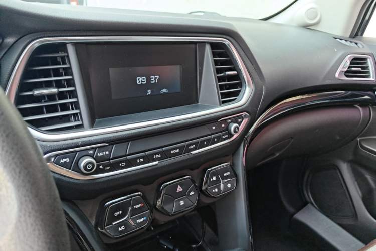 Used GAC Trumpchi GS4 2017 200T G-DCT Two-Wheel Drive Comfort Edition Audio And AC Panel