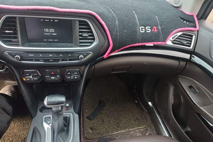 Used GAC Trumpchi GS4 2017 235T Automatic Two-Wheel Drive Luxury Smart Connectivity Version Audio And AC Panel