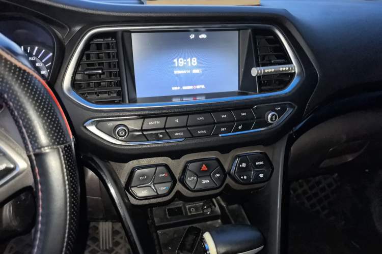 Used GAC Trumpchi GS4 2017 235T Automatic Two-Wheel Drive Luxury Smart Connectivity Version Audio And AC Panel
