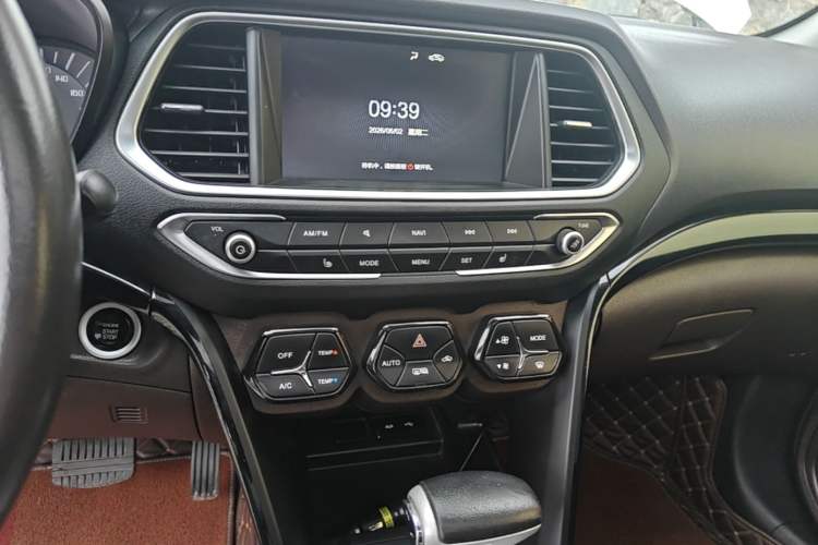 Used GAC Trumpchi GS4 2017 235T Automatic Two-Wheel Drive Luxury Smart Connectivity Version Audio And AC Panel