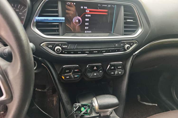Used GAC Trumpchi GS4 2017 235T Automatic Two-Wheel Drive Elite Edition Audio And AC Panel