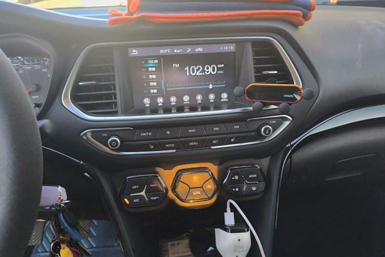 Used GAC Trumpchi GS4 2017 235T Manual Two-Wheel Drive Luxury Edition Audio And AC Panel