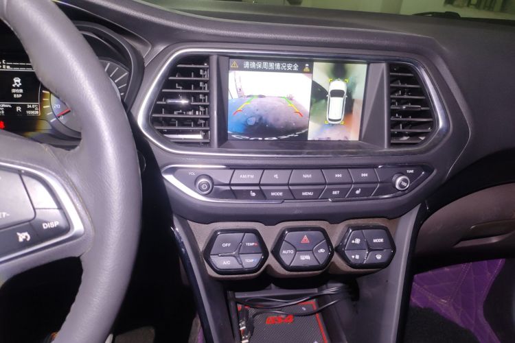 Used GAC Trumpchi GS4 2017 235T Automatic Two-Wheel Drive Luxury Smart Connectivity Version Audio And AC Panel