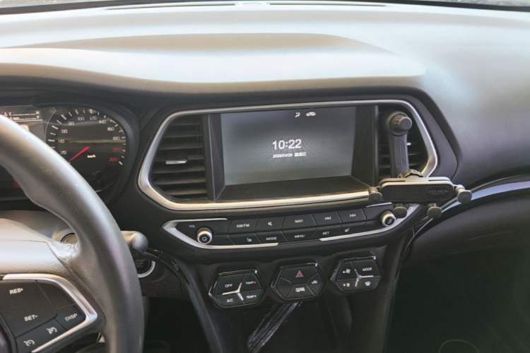 Used GAC Trumpchi GS4 2017 200T G-DCT Two-Wheel Drive Luxury Edition Audio And AC Panel