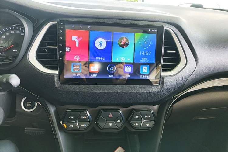 Used GAC Trumpchi GS4 2017 200T G-DCT Two-Wheel Drive Elite Edition Audio And AC Panel