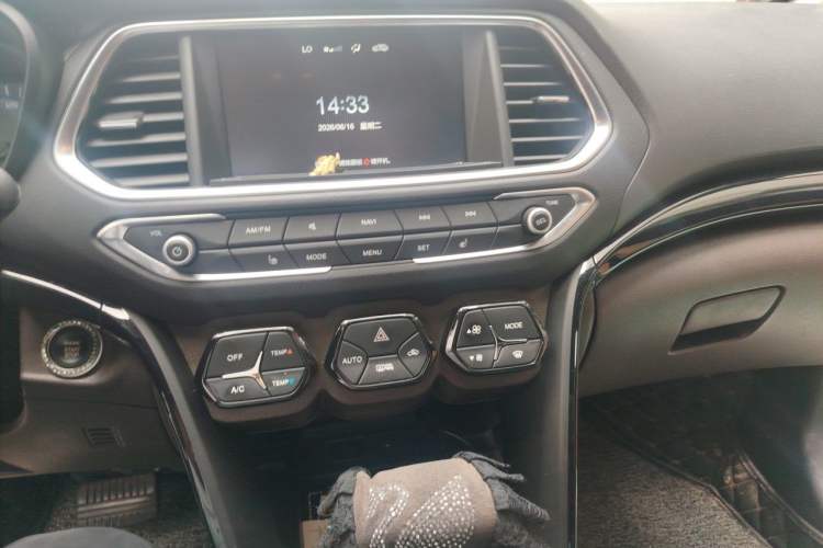 Used GAC Trumpchi GS4 2017 235T Automatic Two-Wheel Drive Luxury Smart Connectivity Version Audio And AC Panel