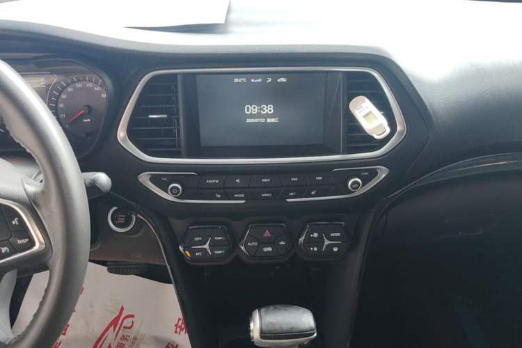 Used GAC Trumpchi GS4 2017 235T Automatic Two-Wheel Drive Luxury Smart Connectivity Version Audio And AC Panel