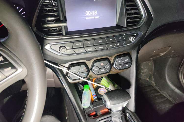 Used GAC Trumpchi GS4 2017 235T Automatic Two-Wheel Drive Luxury Smart Connectivity Version Audio And AC Panel